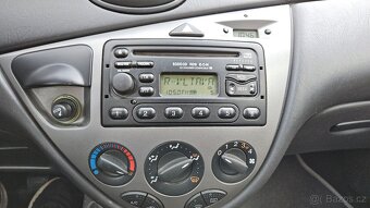 FORD FOCUS 1,6 16V COMFORT - 12
