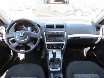 Škoda Octavia II 1.6 TDi 77kW kombi, Servisní kniha, 2.maj. - 12