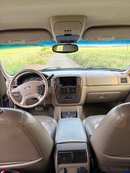Ford Explorer Eddie Bauer - 12