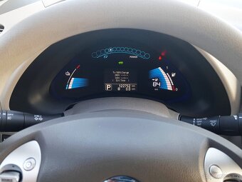 Nissan LEAF, střešní solar - 12
