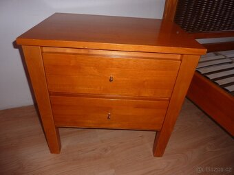 2x dřevěný noční stolek - oba za 1300,- - 12