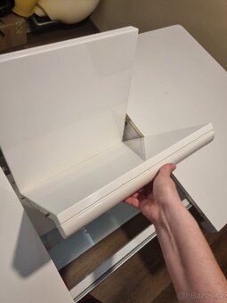 Bílý jídelní stůl - 12