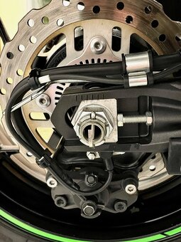 ZZR 1400 původ ČR, pouze 27tis, jako nová - 12