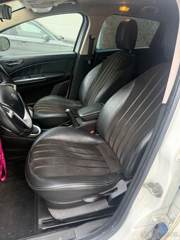 Lancia Delta JTD - 12