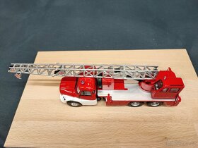 TATRA T148 autojeřáb hasičský vůz 1:43 Schuco - 12