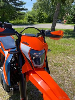 KTM 690 SMC-R 2023 A2 - 12