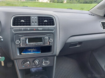 Prodám VW polo 5 s benzinovým motorem 1,4 a výkonem 63kW - 12