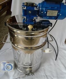 Pastovač medu - 12