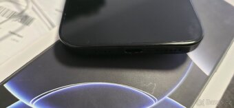 Apple iPhone 16 Pro Max 512GB -černý titan - 12
