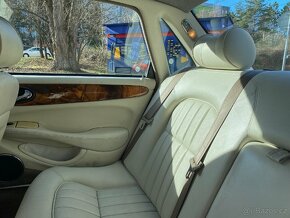 Jaguar XJ - 12