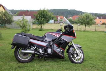 Kawasaki GTR 1000 - 12