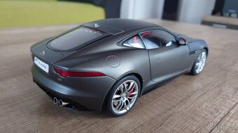 Modely AutoArt a Kyosho 1:18 - 12
