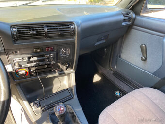 BMW Coupe 320i - 12
