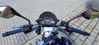 SUZUKI GSR 600 - 12
