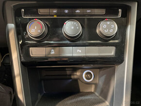 VW Touran Comfortline 2.0 TDi - LED,tažné,park.sen,150 PS - 12