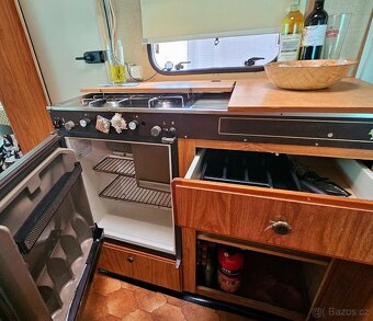 Karavan Knaus – kompletně zařízený, celoročně obyvatelný - 12