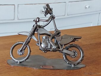 KOVOVÝ MODEL MOTOKROSOVÉHO JEZDCE NA MOTORCE HINZ & KUNST - 12