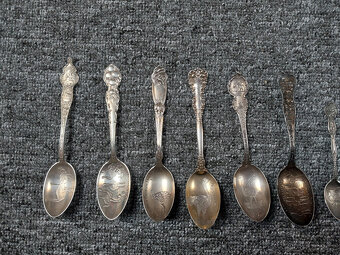 9 ks historických stříbrných sběratelských lžiček - 12