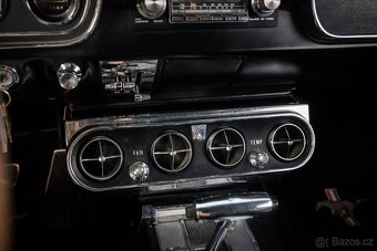 Ford Mustang Fastback z roku 1966 - 12