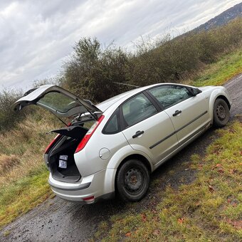 🚗 Ford Focus Hatchback 1.6 бензín | 2006 | 188 000 km - 12