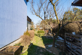 Prodej rodinného domu [97 m2] s domem pro hosty [43 m2] a po - 12