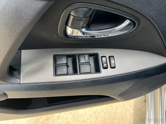 Prodám TOYOTU AVENSIS combi 1.8 benzín - 12