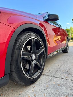 Mercedes-Benz GLA 220 4-MATIC AMG AT 125kw - 12