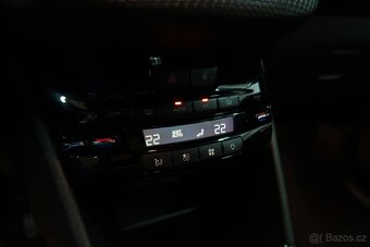 Peugeot 2008 1.2 PT 96kW,SIGNATURE,CARPLAY,ZÁRUKA,1.MAJ. - 12