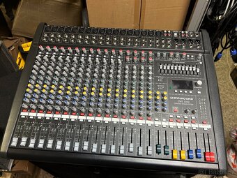 Mixazni pult Behringer X-32 vcetne spec. hardcasr - 12