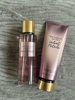 Tělové spreje a tělové krémy Victoria's Secret - 12
