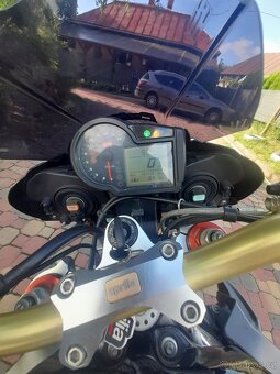 Aprilia tuono 1000r - 12