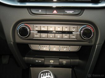 Kia Ceed 1.5i T-GDI 160PS Edice 30 - 12