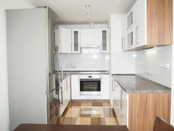 Pronájem bytu 3+1 71,2 m² Kuželova, Praha - Letňany - 12