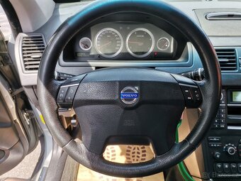 Volvo XC90 2.4 D5 136kw AUT 4x4 7míst - 12