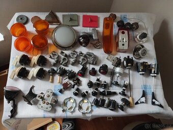 Směs náhradní přepínačů, světel a dílů na veterány ŠKODA - 12