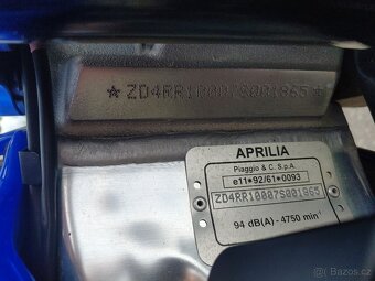 Aprilia Tuono 1000 R V2 - 12