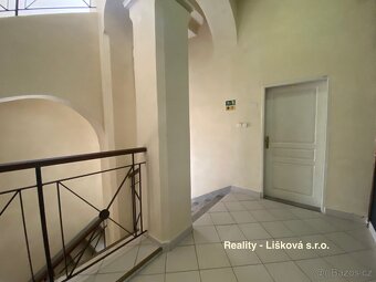 Pronájem bytové jednotky 1kk na Husově náměstí v Děčíně - 12