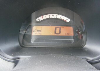 Citroën C2 1.1i serviska,2x kola benzín manuál 44 kw - 12