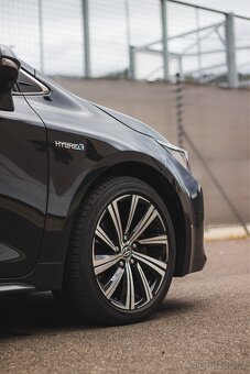 Toyota Corolla Touring Sport 2.0i HSD - 12