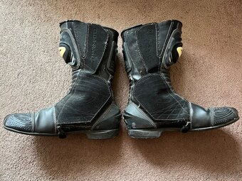 Bunda, kalhoty a boty - 12