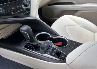 Toyota Camry hybrid 2023 záruka keramika - 12