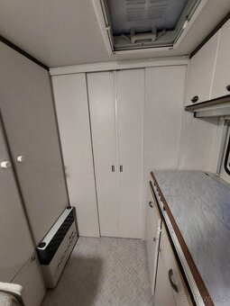 Karavan hobby 420 Deluxe + solar - 12
