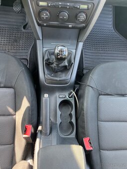 Škoda Octavia 2 1.6 FSI (85kw) combi - 12