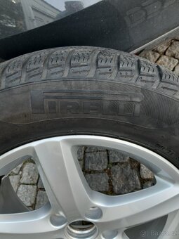 Prodám zimní pneu  215/60R16 - 12