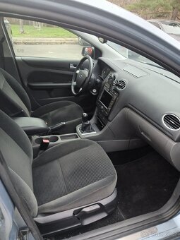 Ford Focus 1.6 16V Ghia - 12