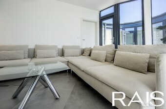 PRODEJ RODINNÉHO DOMU SE SAUNOU A VÍŘIVOU VANOU V ATRIU - 12