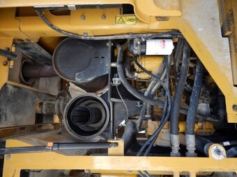 Kolový nakladač CAT 924G - 12