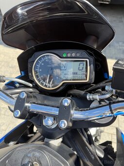 Suzuki GSR 750 - 12