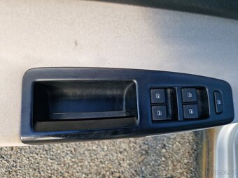 Volkswagen Polo Cross 1.6 benzin 77 kw - 12