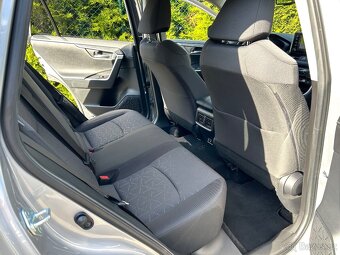 Toyota RAV4 2.0 4x4, ČR 2020, zánovní naj. jen 30 000km - 12